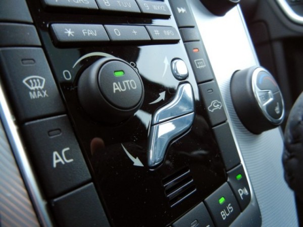 2012-volvo-s60-r-3012.jpg.640.jpg