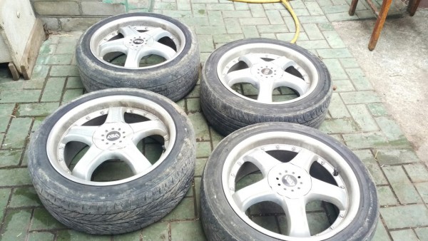 ayMUuA9-70w.jpg